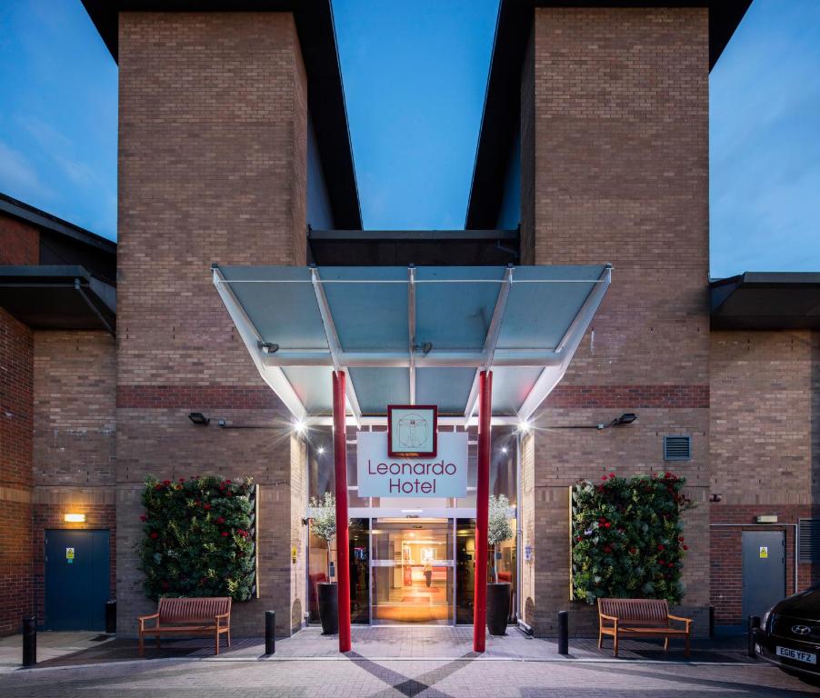 London Leonardo-Hotel-London-Heathrow-Airport exterior