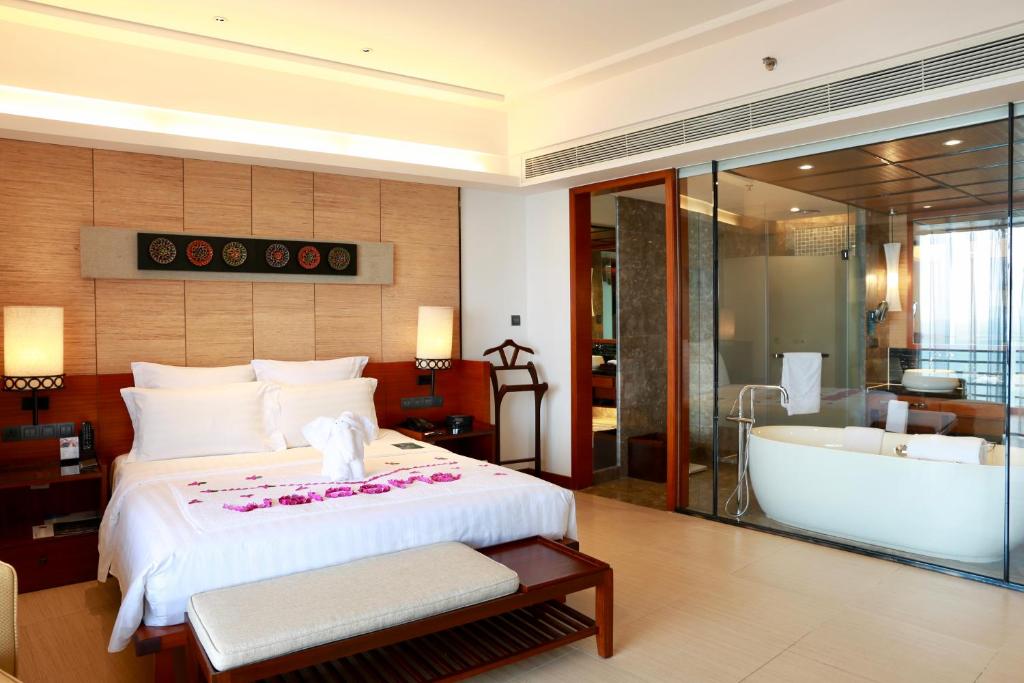 Sanya Pullman-Oceanview-Sanya-Bay-Resort--Spa interior