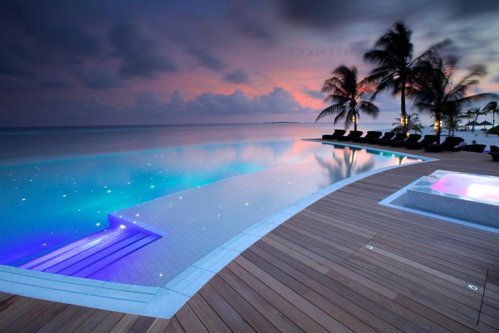 Maldive-Islands Kuredu-Island-Resort-and-Spa facility