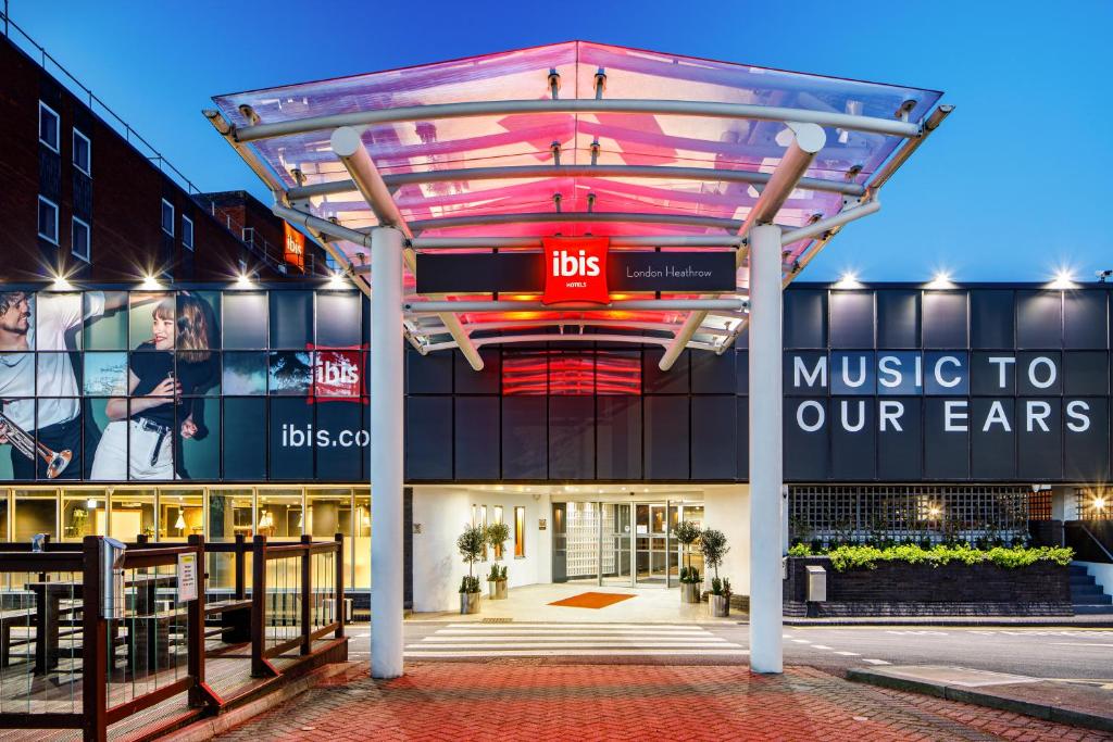 London ibis-London-Heathrow-Airport exterior