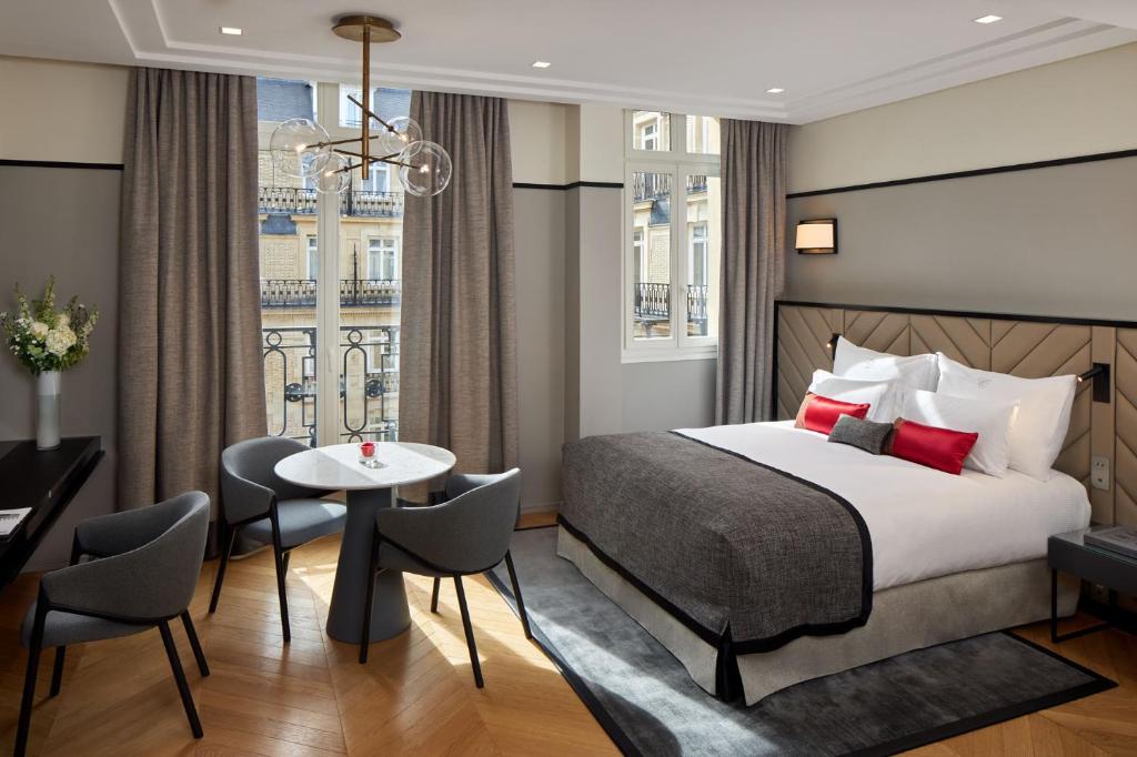 Paris Fraser-Suites-le-Claridge-Champs-Elysees interior