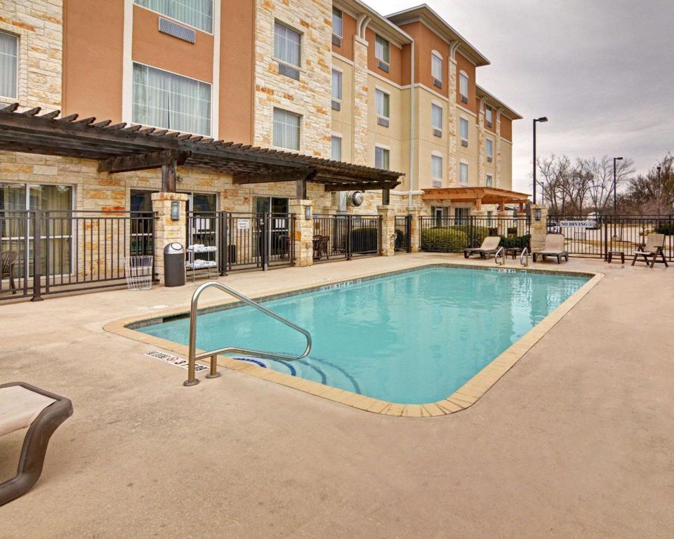 Dallas Comfort-Suites-Arlington---Entertainment-District facility