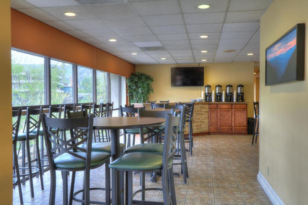 Gatlinburg Edgewater-Hotel-and-Conference-Center facility