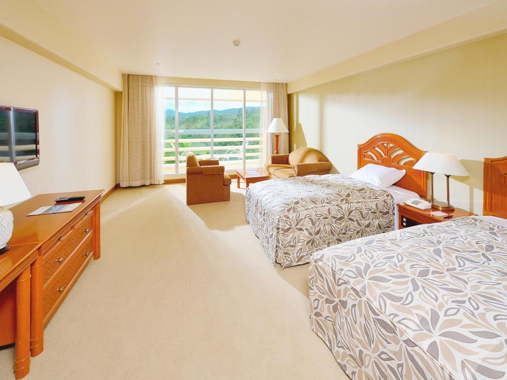 Okinawa-Main-island Rizzan-Sea-Park-Hotel-Tancha-Bay interior