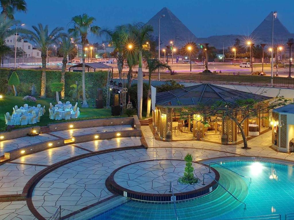 Giza Mercure-Cairo-Le-Sphinx-Hotel interior