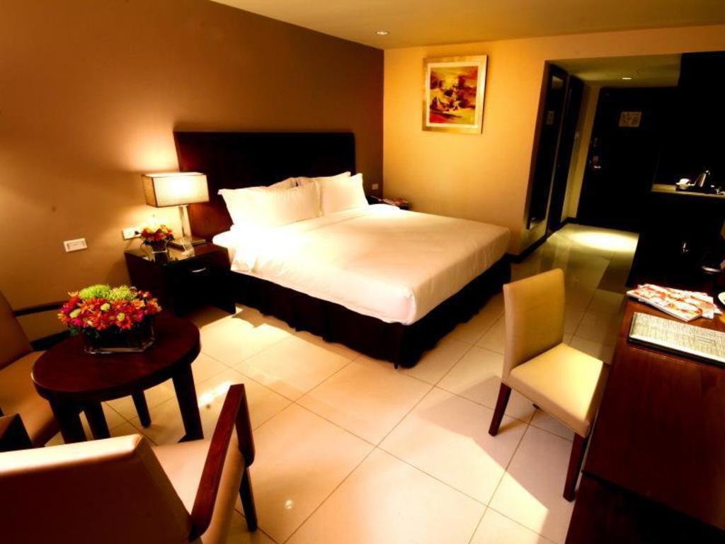Mandarin Plaza Hotel