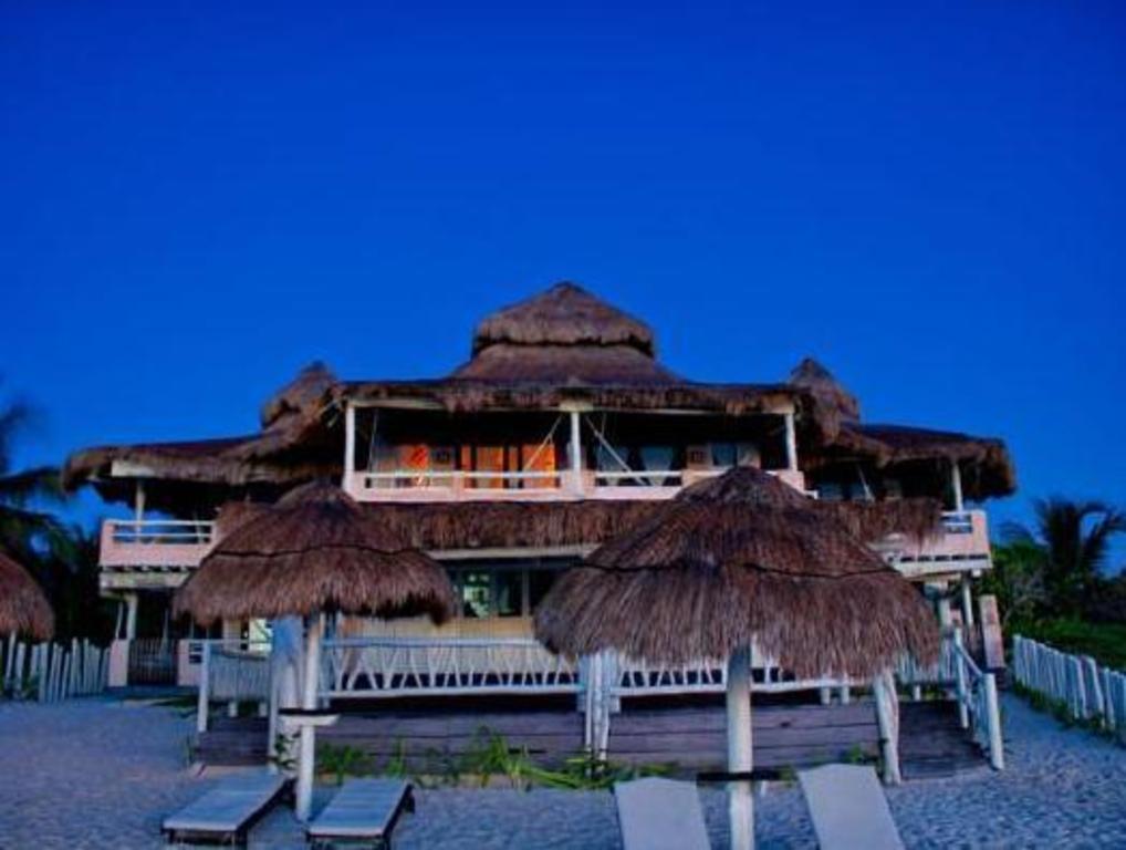 Tulum Villa-Las-Estrellas-Tulum---located-at-the-party-zone exterior