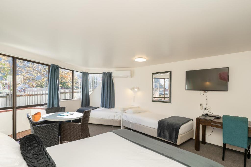 Queenstown Melbourne-Lodge interior