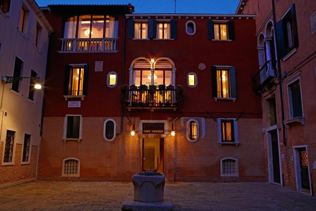 Venice Hotel-Bisanzio exterior