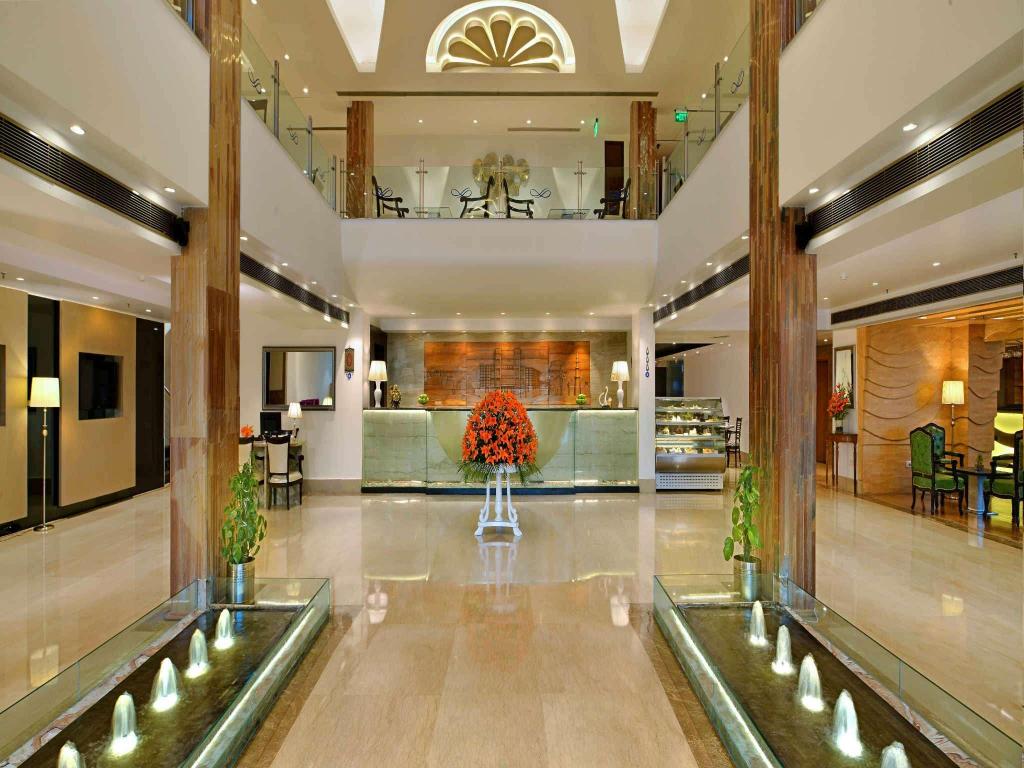 Taurus Sarovar Portico