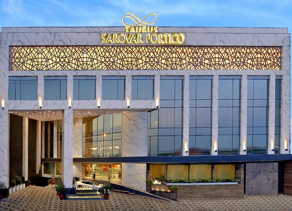 New-Delhi-and-NCR Taurus-Sarovar-Portico exterior