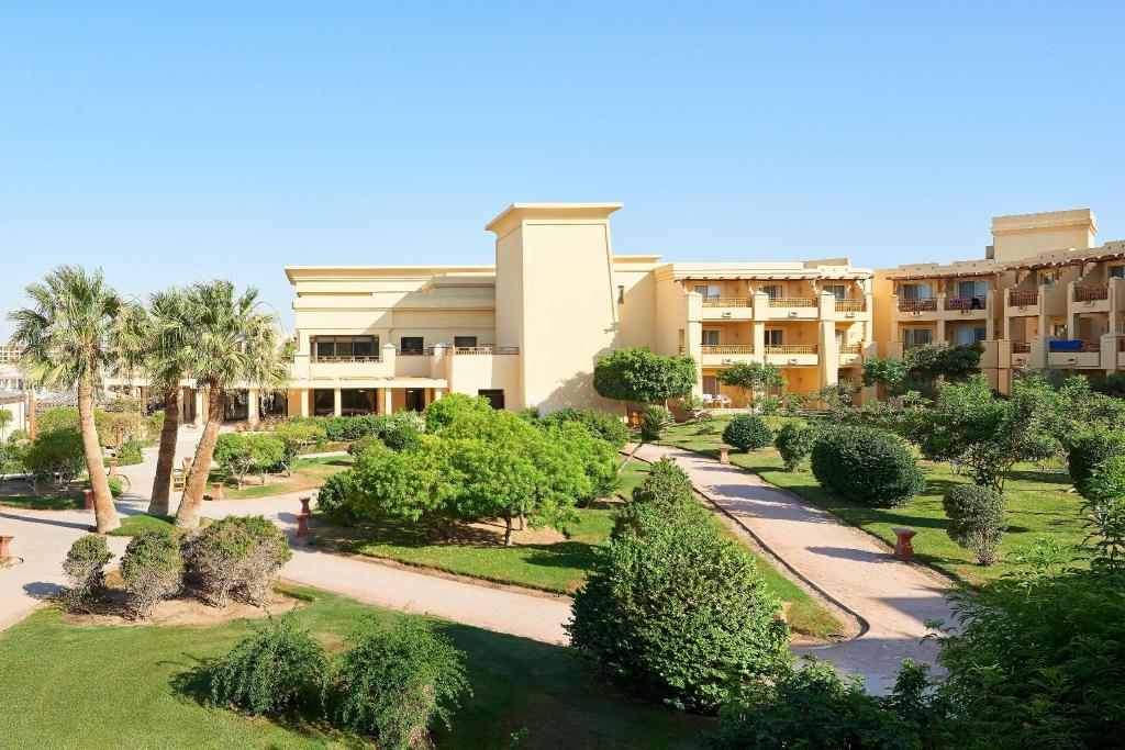 Hurghada Sheraton-Soma-Bay-Resort exterior