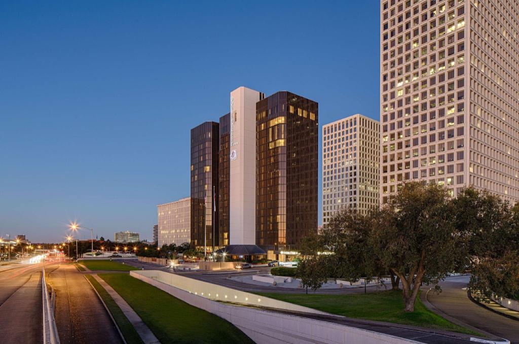 DoubleTree by Hilton Houston - Greenway Plaza Hotel