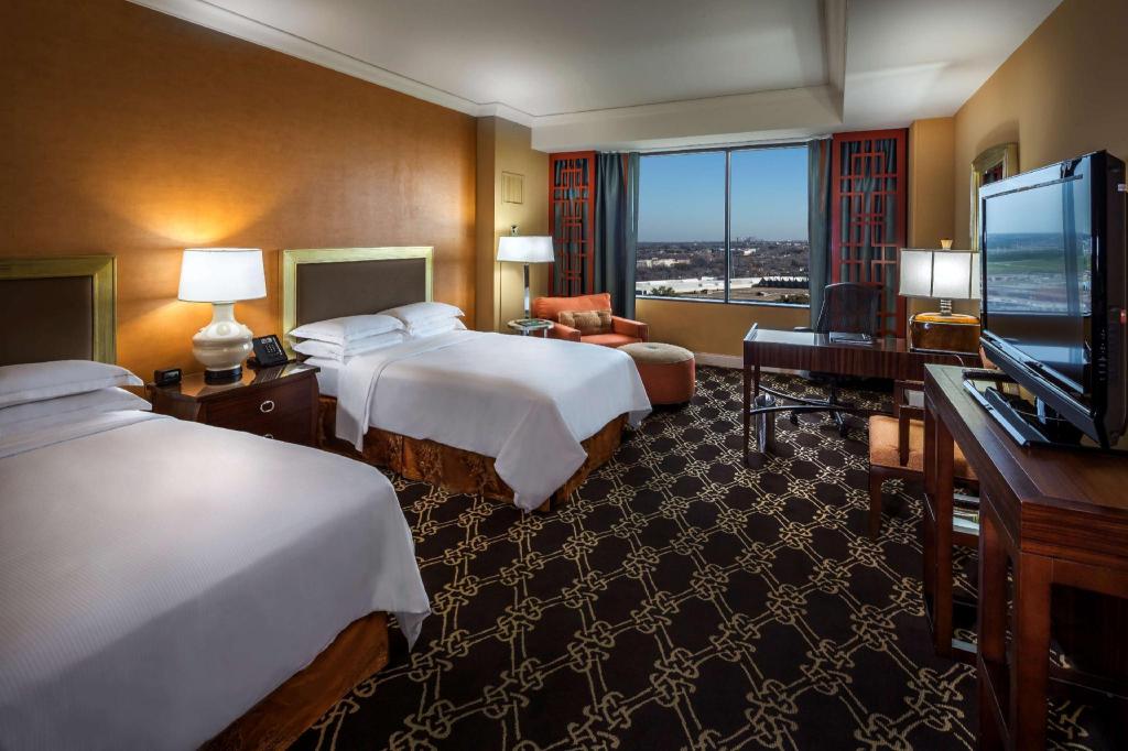 Dallas Hilton-Anatole-Hotel interior