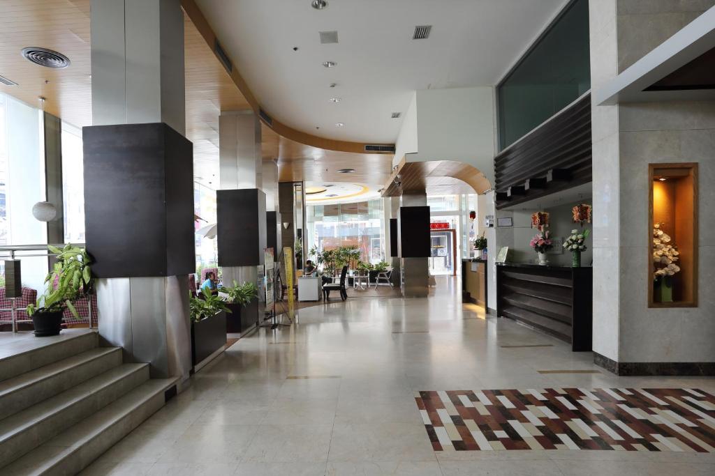 Golden Crown Grand Hotel (SHA Extra Plus)