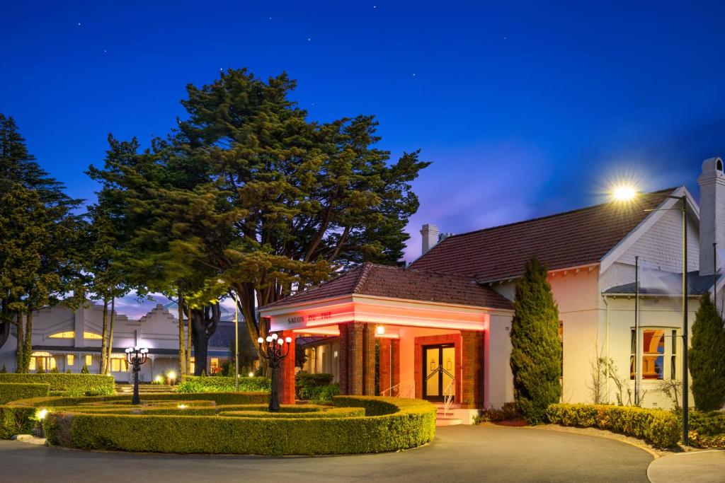 Blue-Mountains Hydro-Majestic-Blue-Mountains-Hotel exterior
