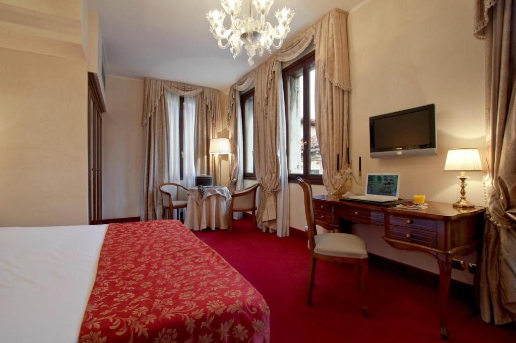 Venice Hotel-Al-Ponte-dei-Sospiri interior