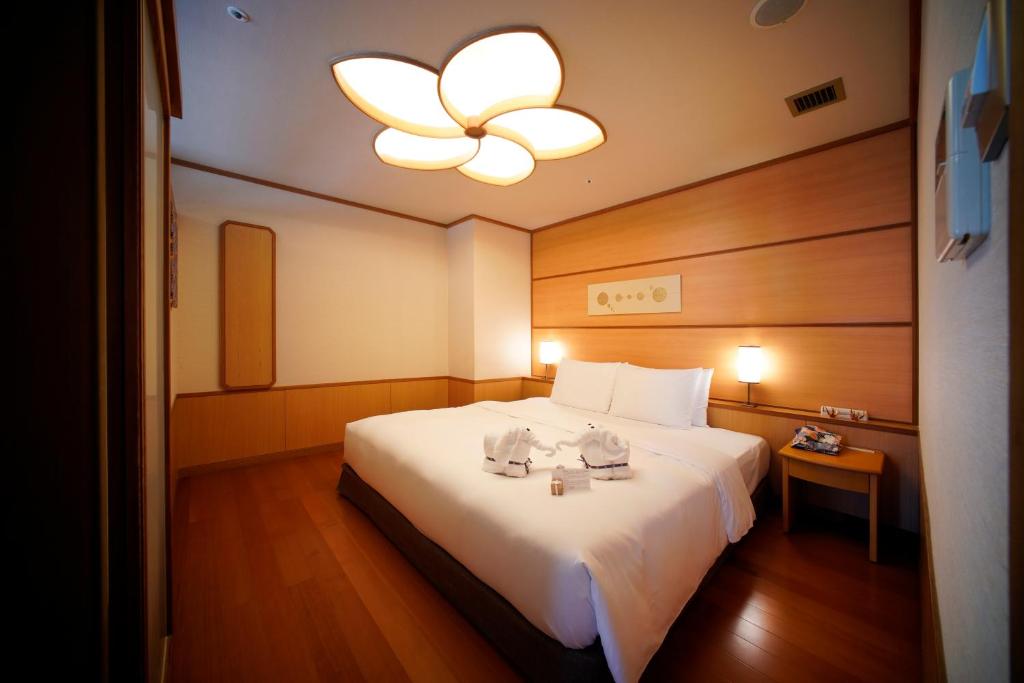 Taipei Radium-Kagaya-International-Hotel interior