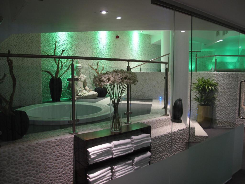 London Rafayel-Hotel--Spa facility