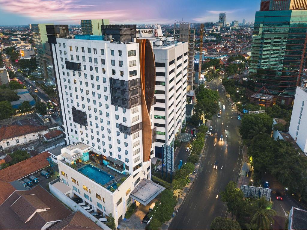 Surabaya Crown-Prince-Hotel-Surabaya-Managed-by-Midtown-Indonesia-Hotels exterior