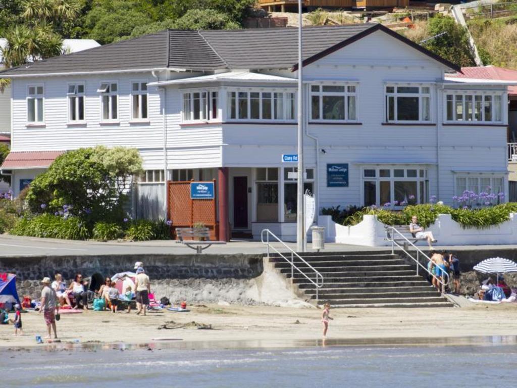 Wellington Moana-Lodge exterior