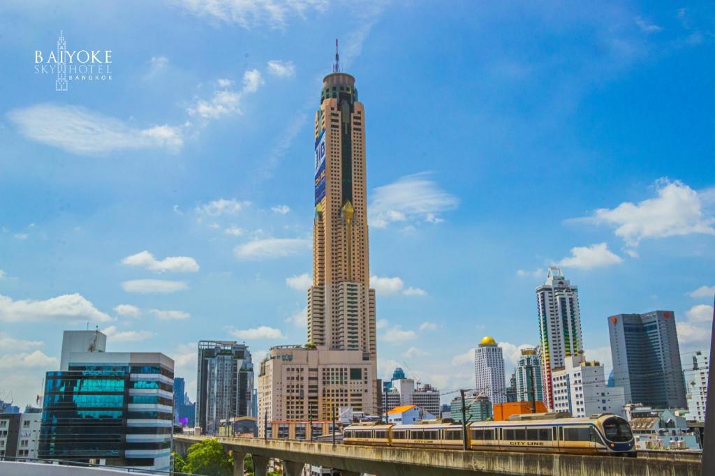Bangkok Baiyoke-Sky-Hotel exterior
