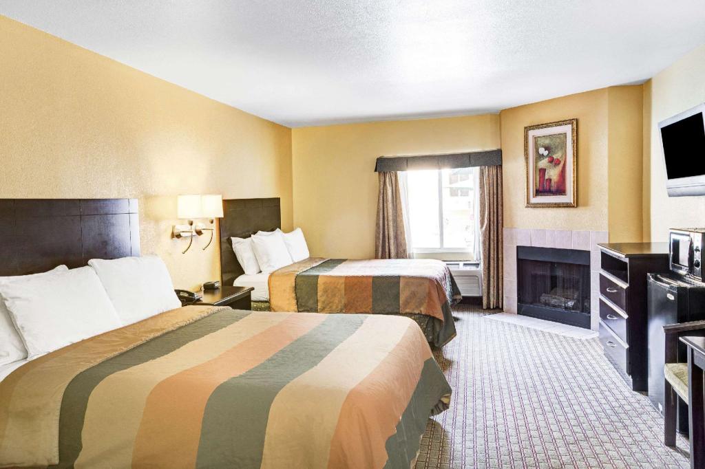 Days Inn & Suites by Wyndham Downtown Gatlinburg Parkway