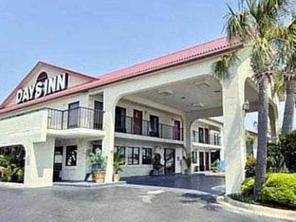 Days Inn by Wyndham Destin