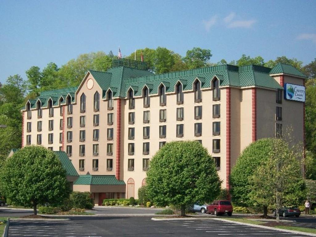 Pigeon-Forge Country-Cascades-Waterpark-Resort exterior