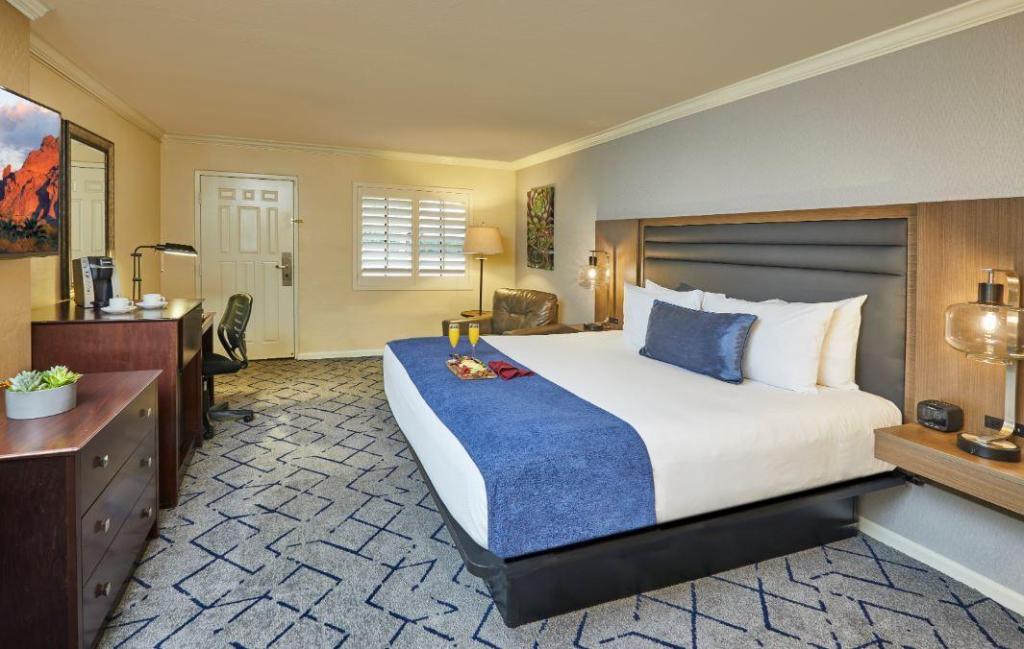 Scottsdale Plaza Resort & Villas