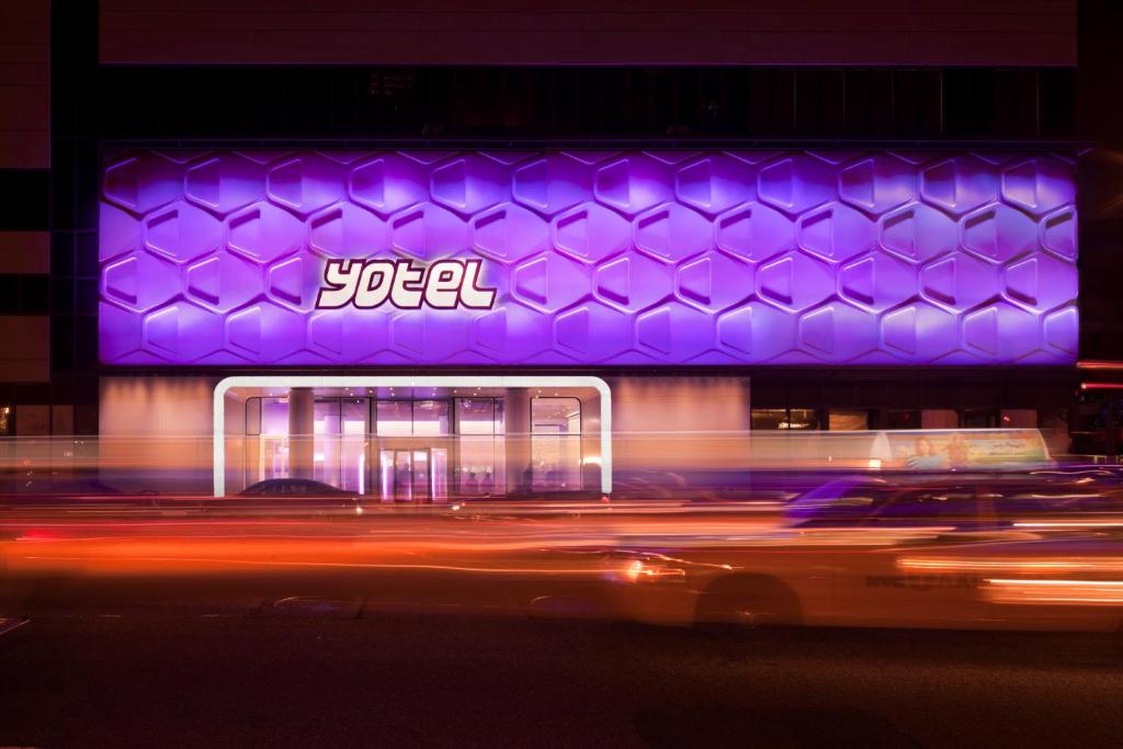 New-York YOTEL-New-York-Times-Square exterior