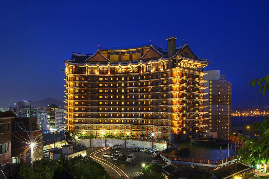 Busan Commodore-Hotel exterior