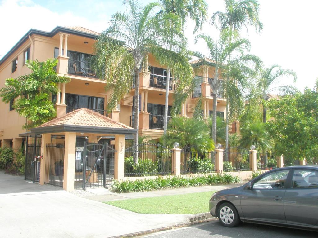 Cairns Central-Plaza-Apartments exterior