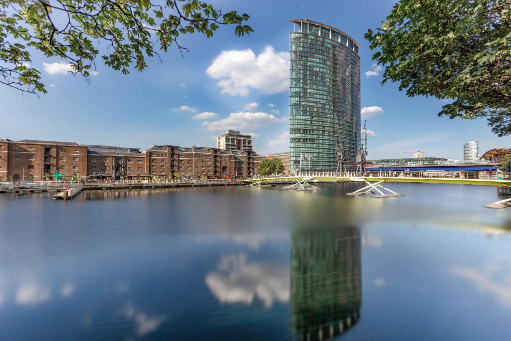 London London-Marriott-Hotel-Canary-Wharf exterior