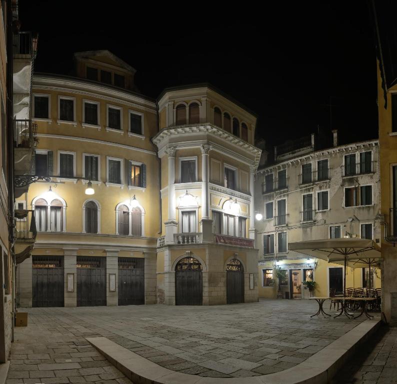 Venice Hotel-Malibran exterior