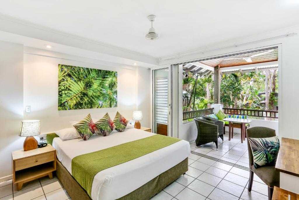 Cairns The-Reef-Retreat-Hotel interior