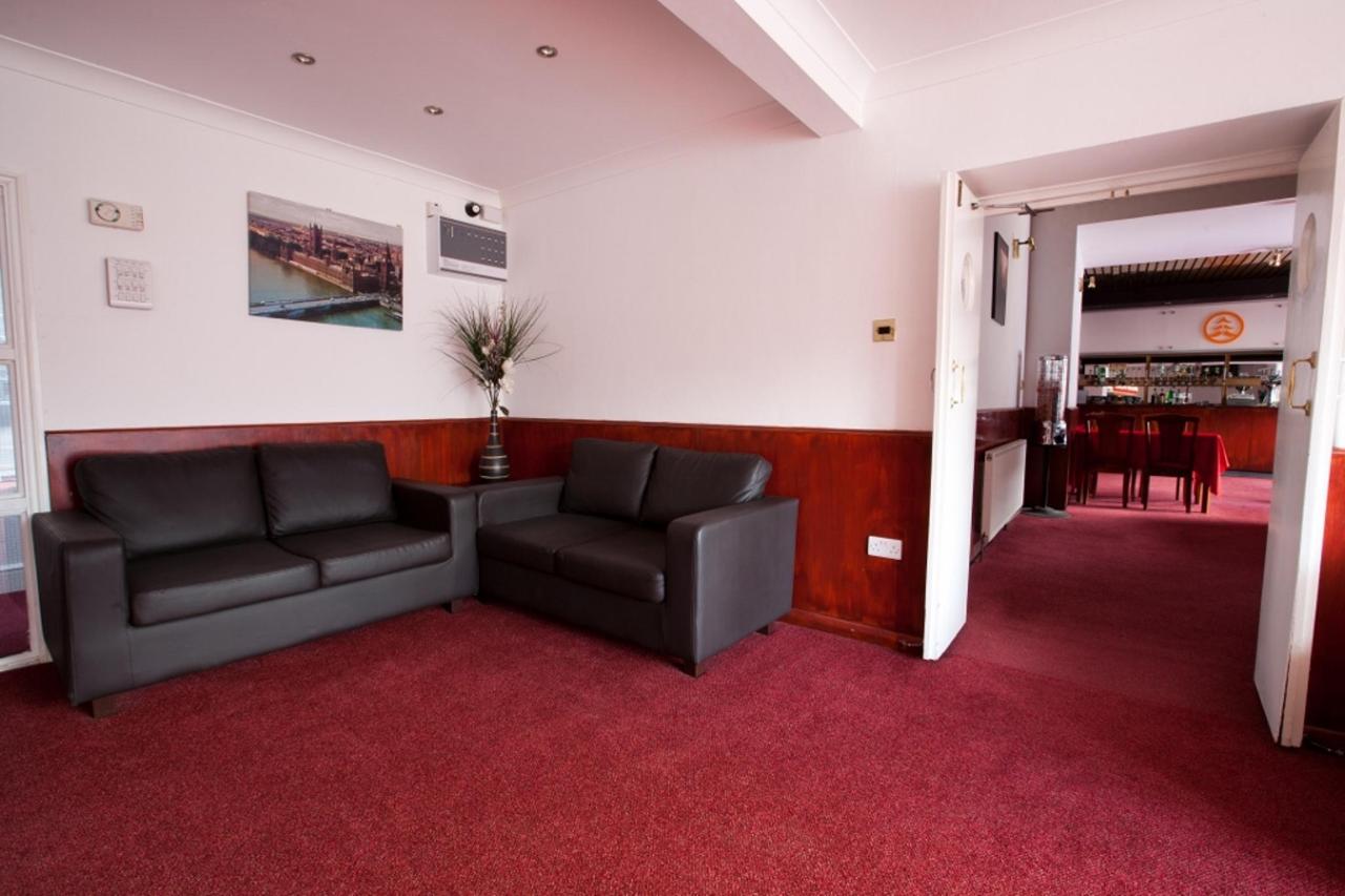 London Cranford-Hotel interior