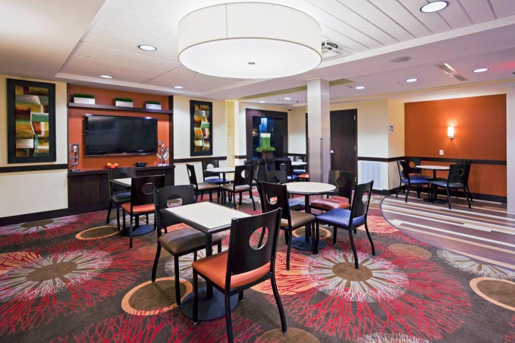 Fort-Lauderdale Holiday-Inn-Express-Cruise-Airport facility