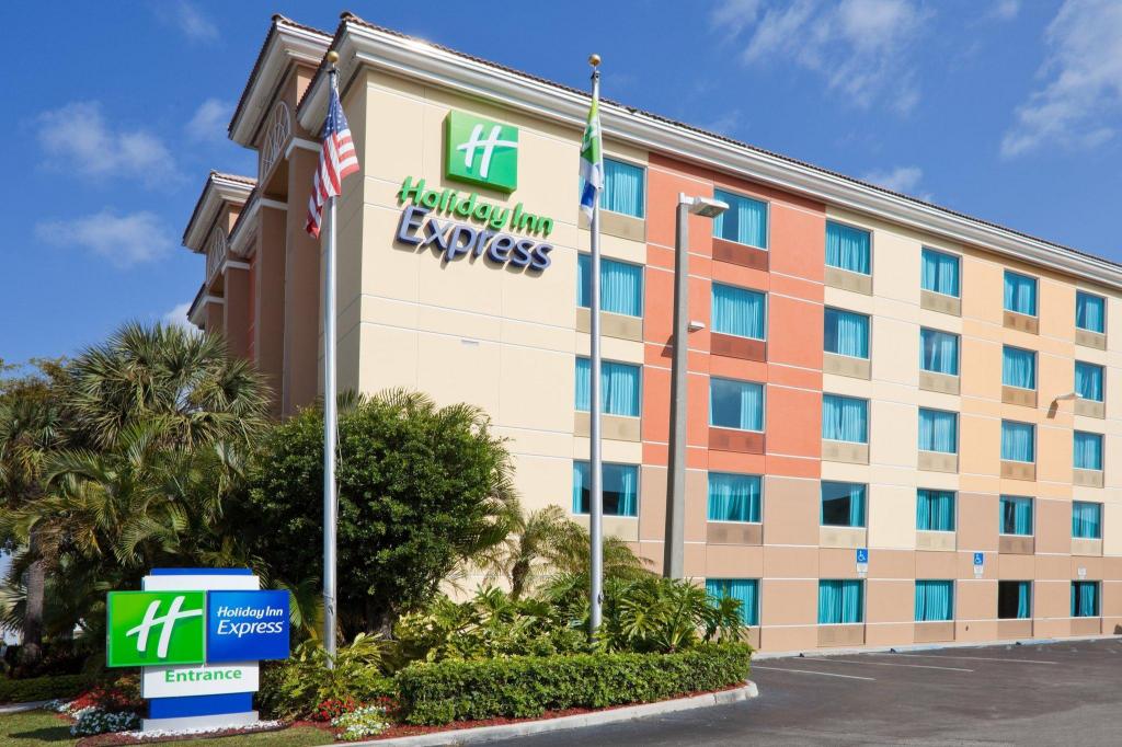 Fort-Lauderdale Holiday-Inn-Express-Cruise-Airport exterior