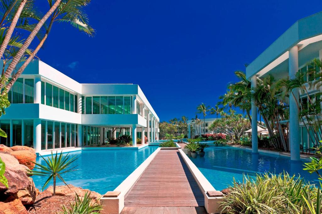 Gold-Coast Sheraton-Grand-Mirage-Resort-Gold-Coast exterior