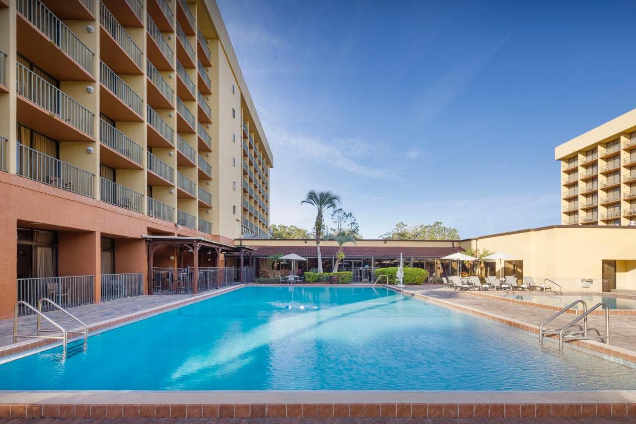 Orlando Holiday-Inn--Suites-Orlando-SW---Celebration-Area exterior
