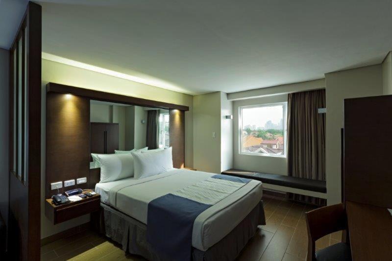 Manila Microtel-by-Wyndham-Acropolis interior