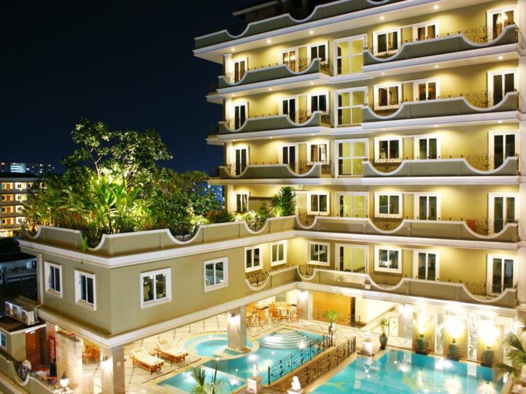 Pattaya LK-Royal-Suite-Hotel exterior