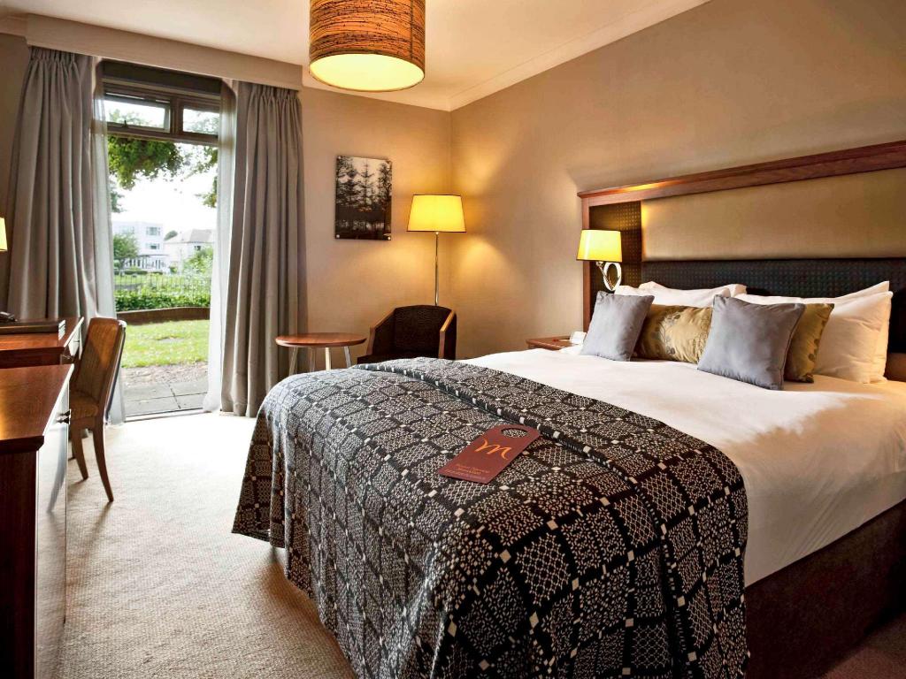 London Mercure-London-Staines-upon-Thames-Hotel interior