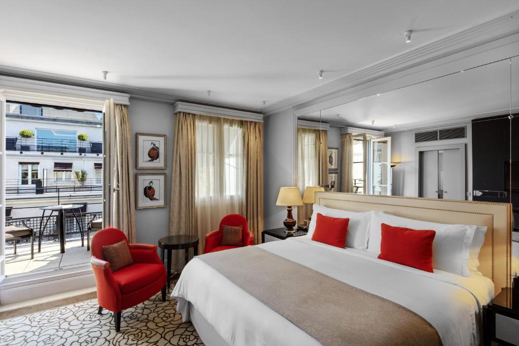 Paris Prince-de-Galles-a-Luxury-Collection-Hotel-Paris interior