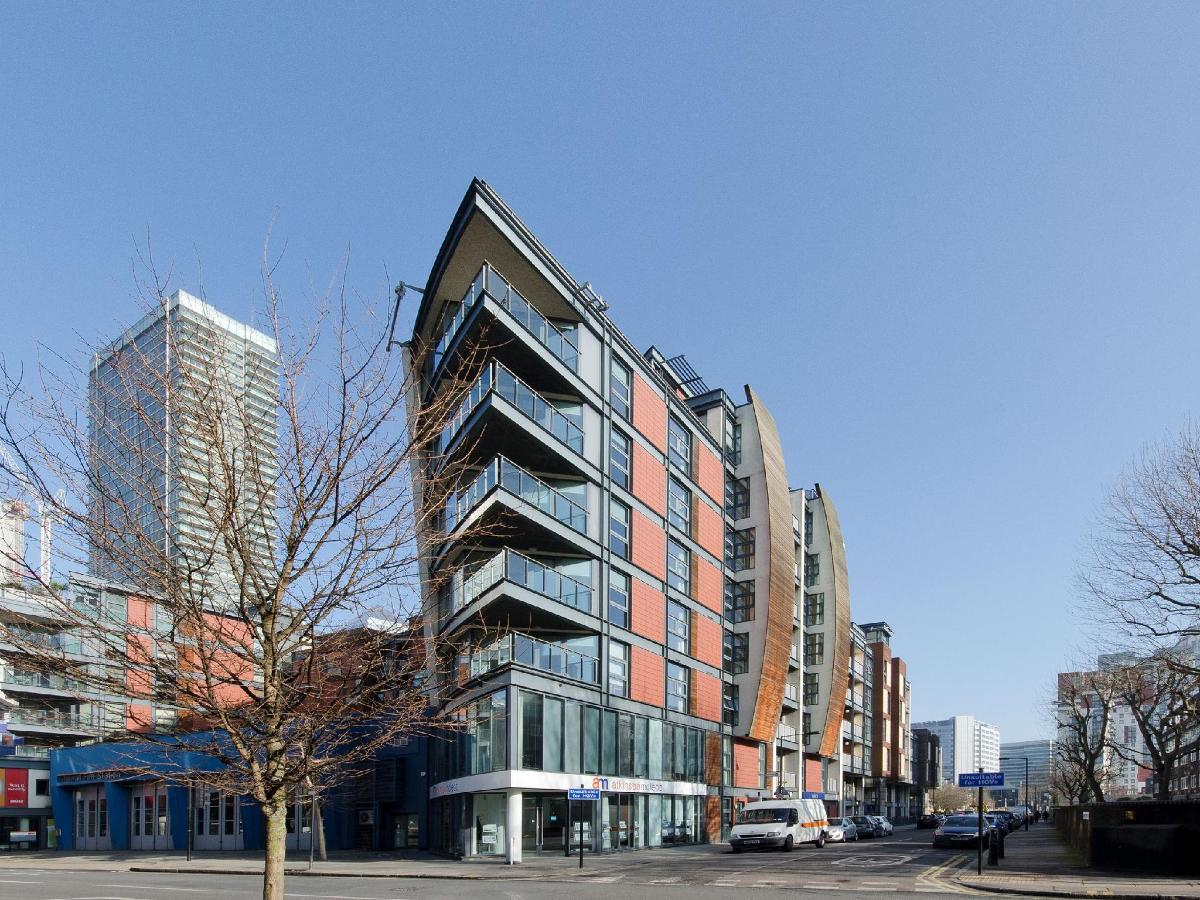 London Marlin-Apartments-Canary-Wharf exterior