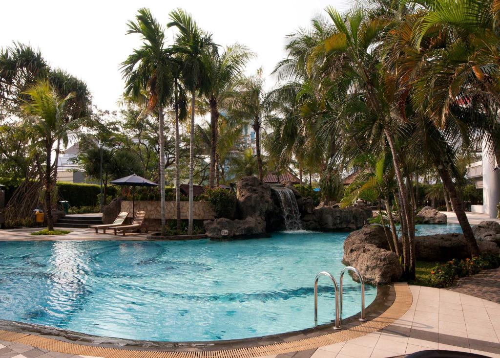 Jakarta Grand-Tropic-Suites-Hotel facility