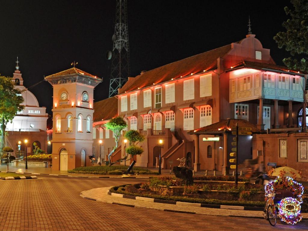 Malacca Hallmark-Crown-Hotel exterior