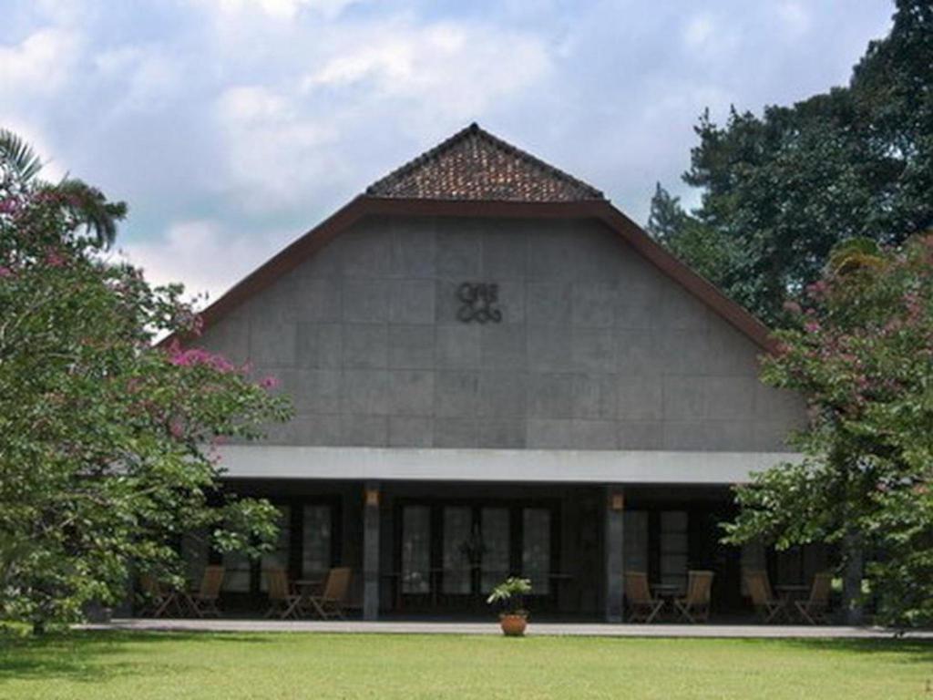 Bandung Grand-Hotel-Lembang exterior