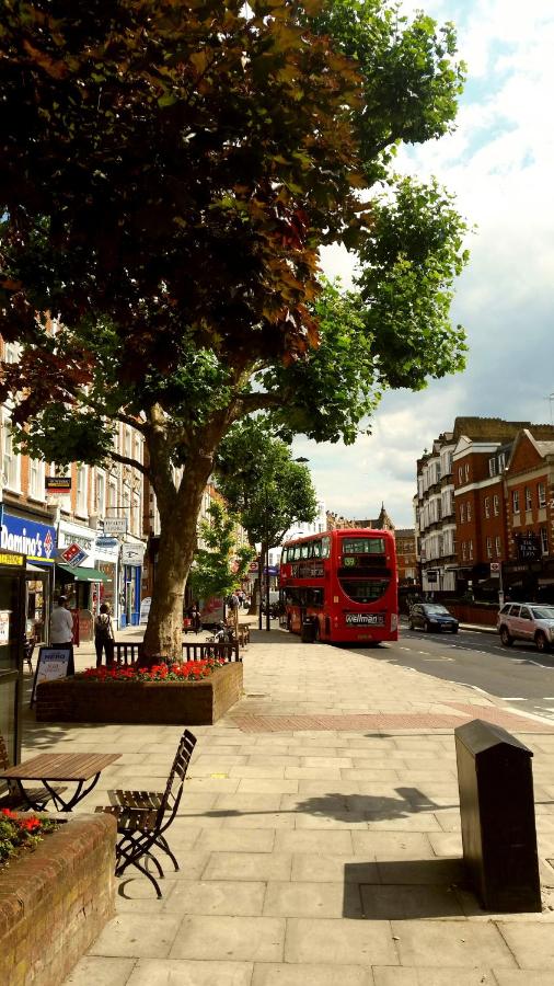 London 274-Suites exterior